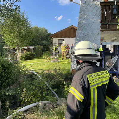 Einsatz_2023-08-19_Zimmerbrand_Lehen_01.jpeg