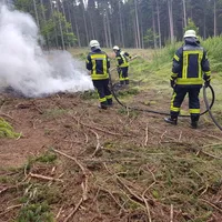 einsatz_2018-07-12_kleinbrand_im_freien_reg_8-waldgebiet_02.jpg