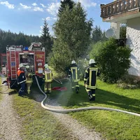 Einsatz_2023-08-19_Zimmerbrand_Lehen_02.jpeg